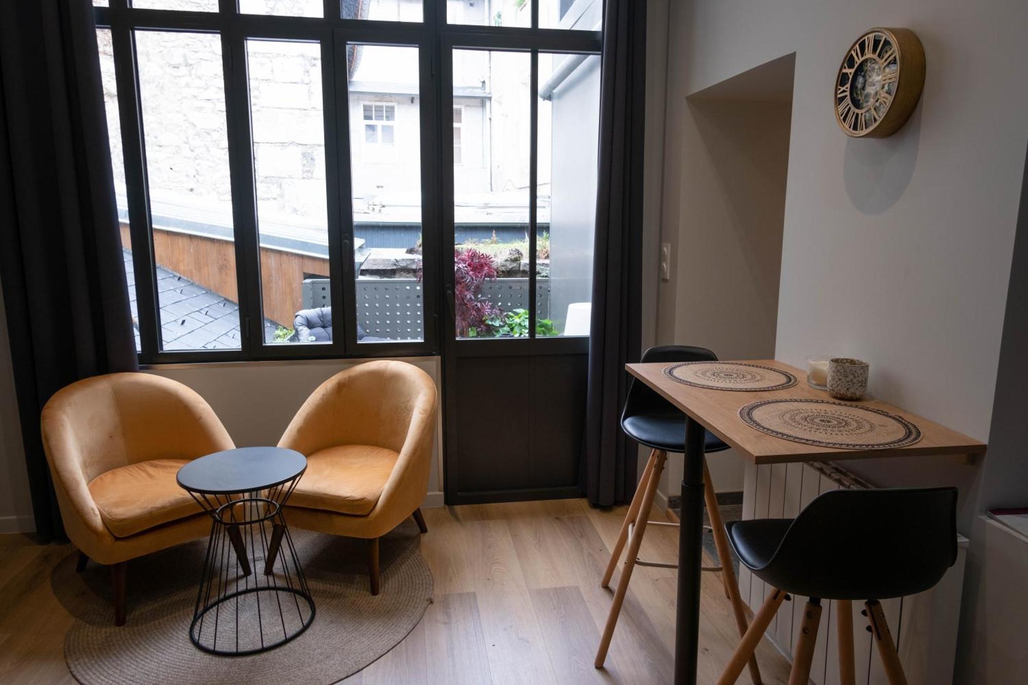 L'Instant Leger - Centre Ville Chambery Bagian luar foto